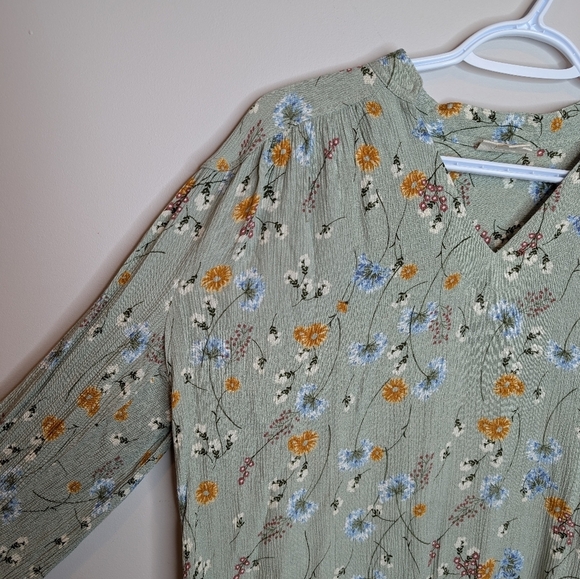 a.n.a. Long Sleeve Sage Green Floral Print V Neck Flowy Top Blouse XS Women - Picture 8 of 9